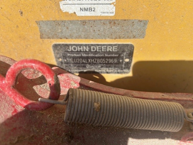 2019 John Deere 204L Image 6