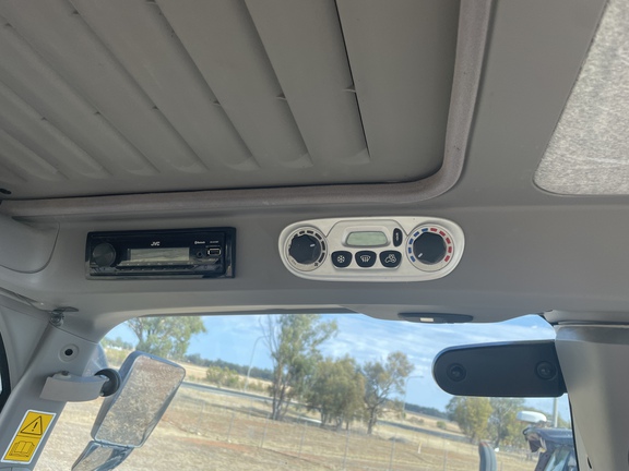 Deutz-Fahr 6215 image 19