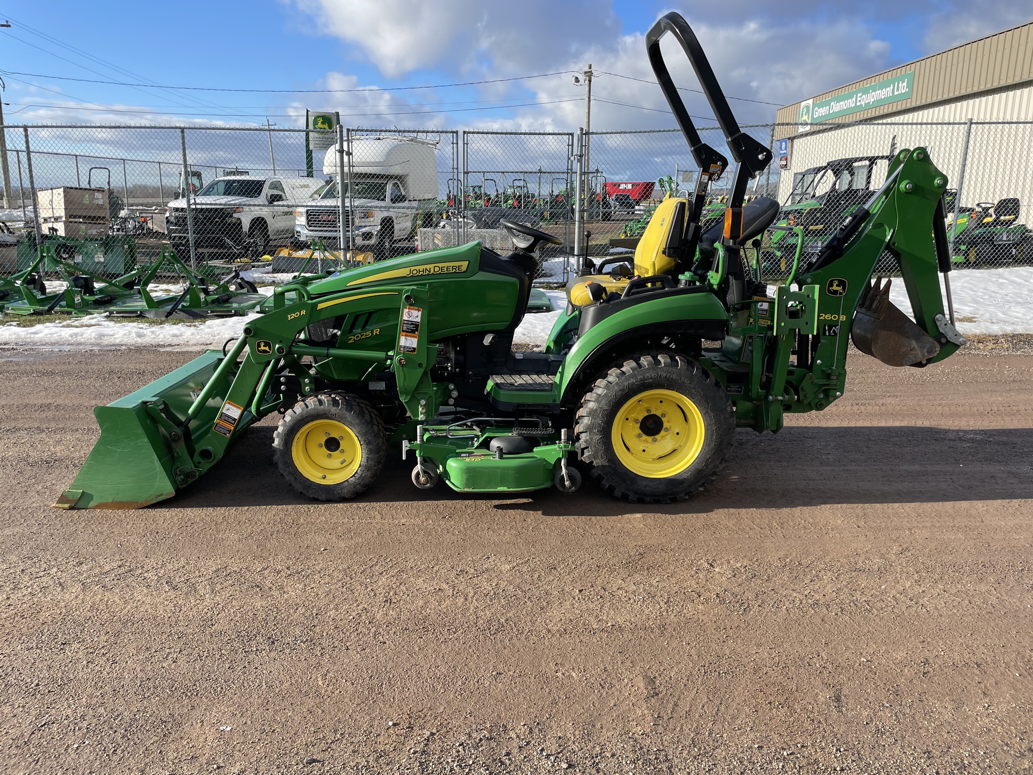 2020 John Deere 2025R Image 2