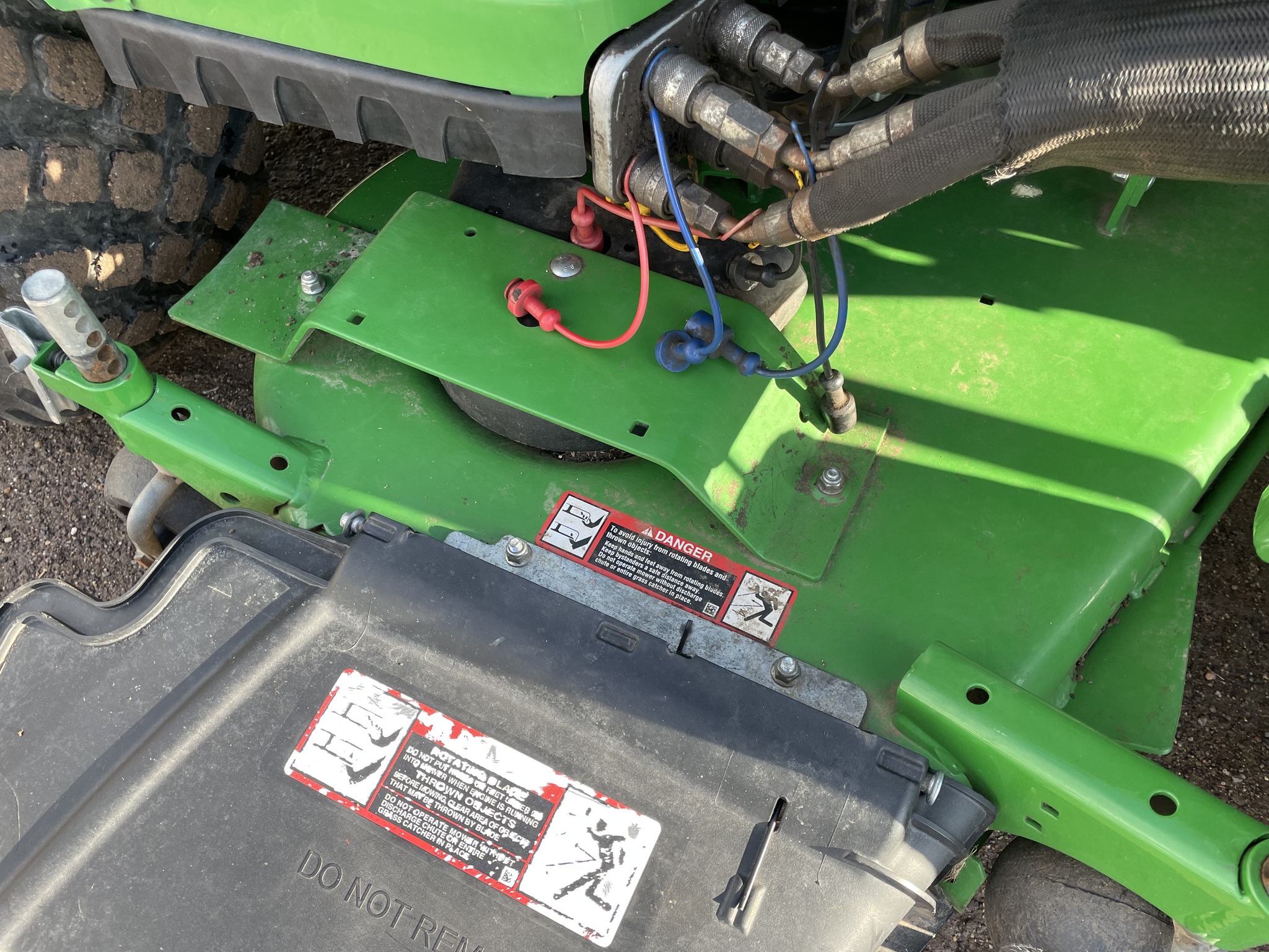 2020 John Deere 2025R Image 11