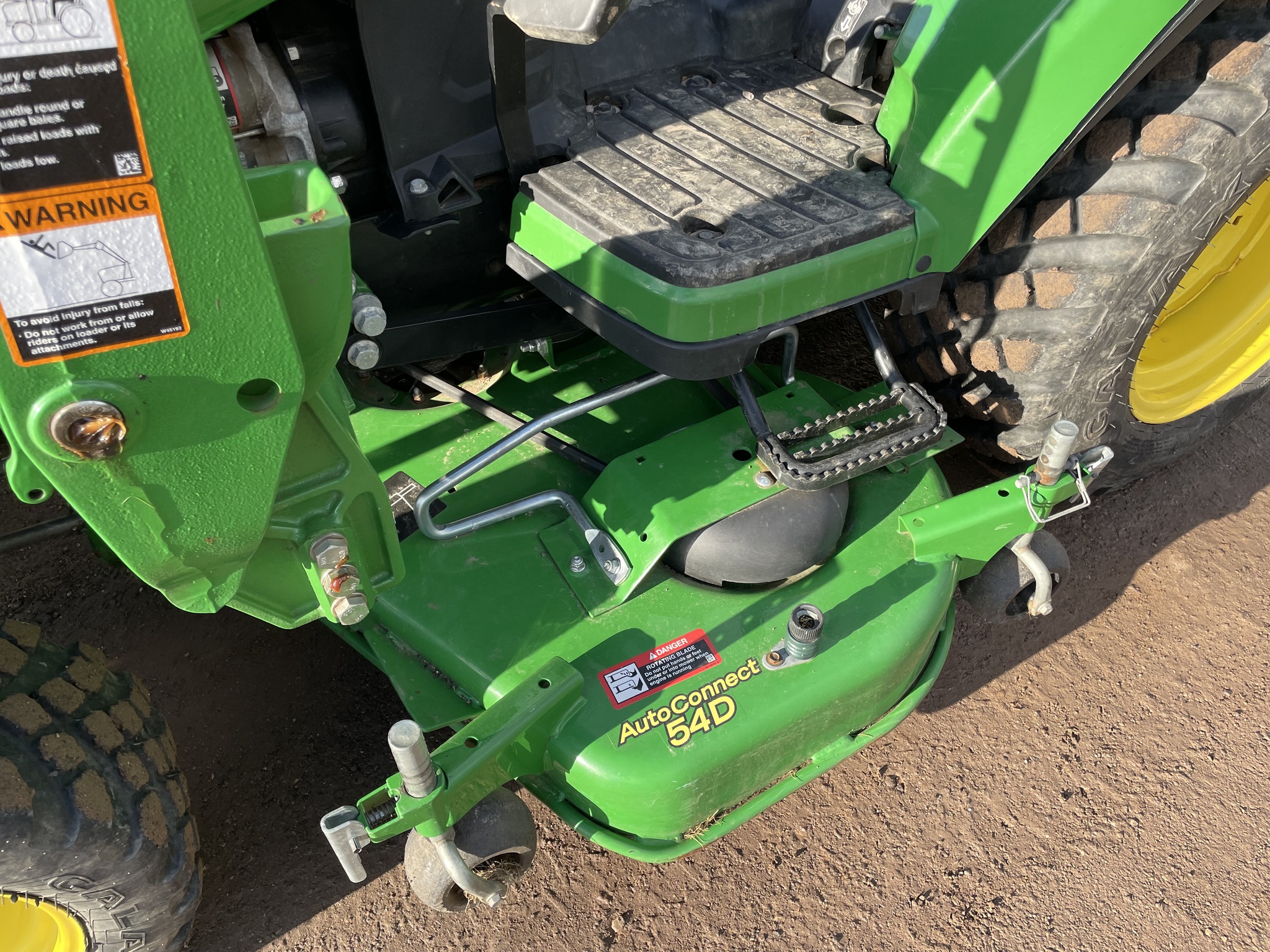 2020 John Deere 2025R Image 12