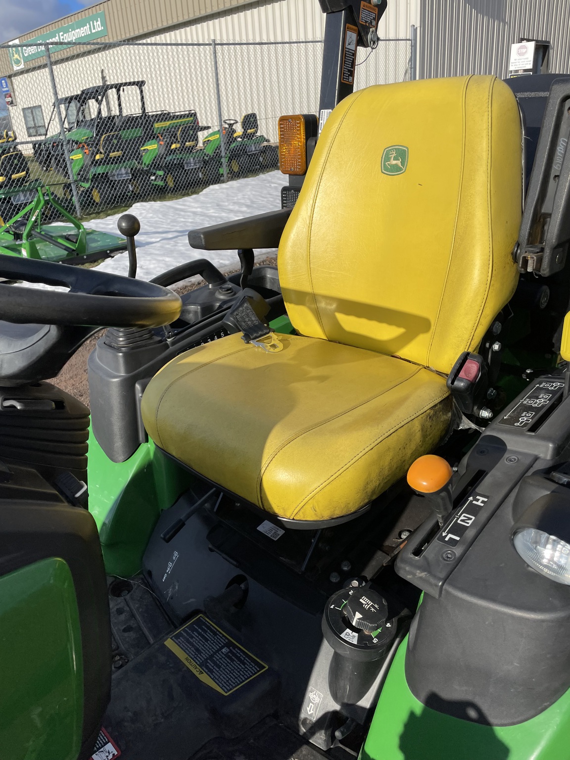 2020 John Deere 2025R Image 13