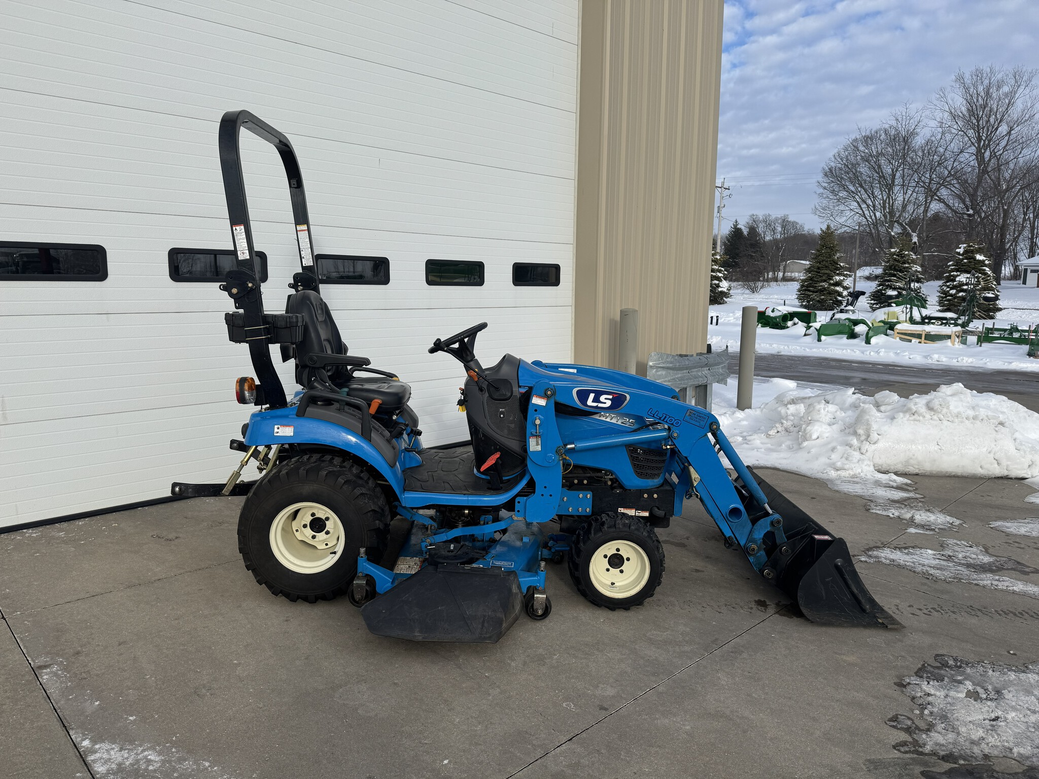 2018 LS MT125 Image 2