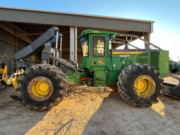 2022 John Deere 748LB