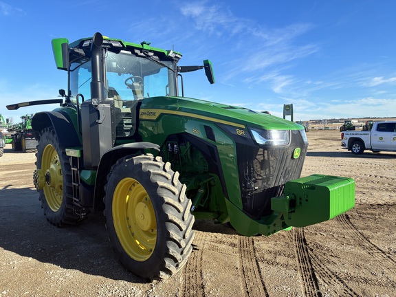 2025 John Deere 8R 250 (5th thumbnail)