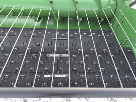 Used 2020 John Deere 615P Combine Platforms at Horizon Ag & Turf in St. Paul, AB - Photo5