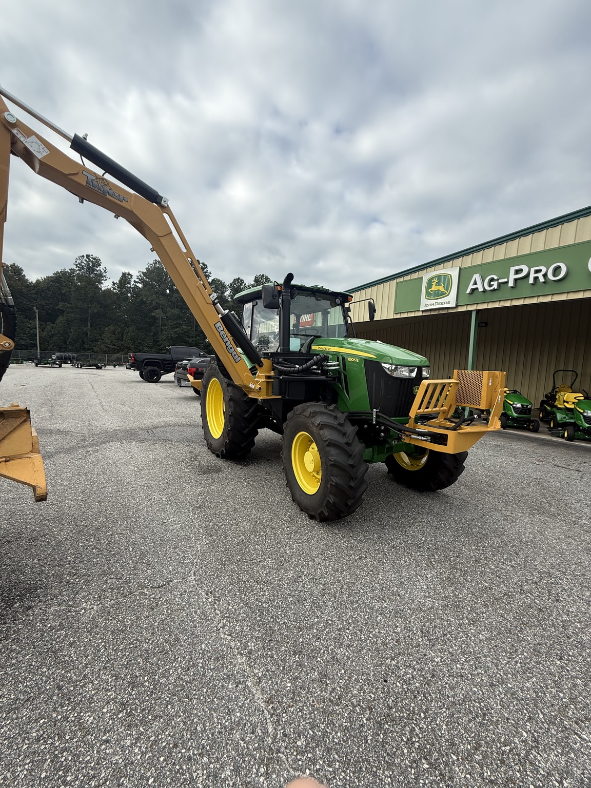 2023 John Deere 6105E Image 1