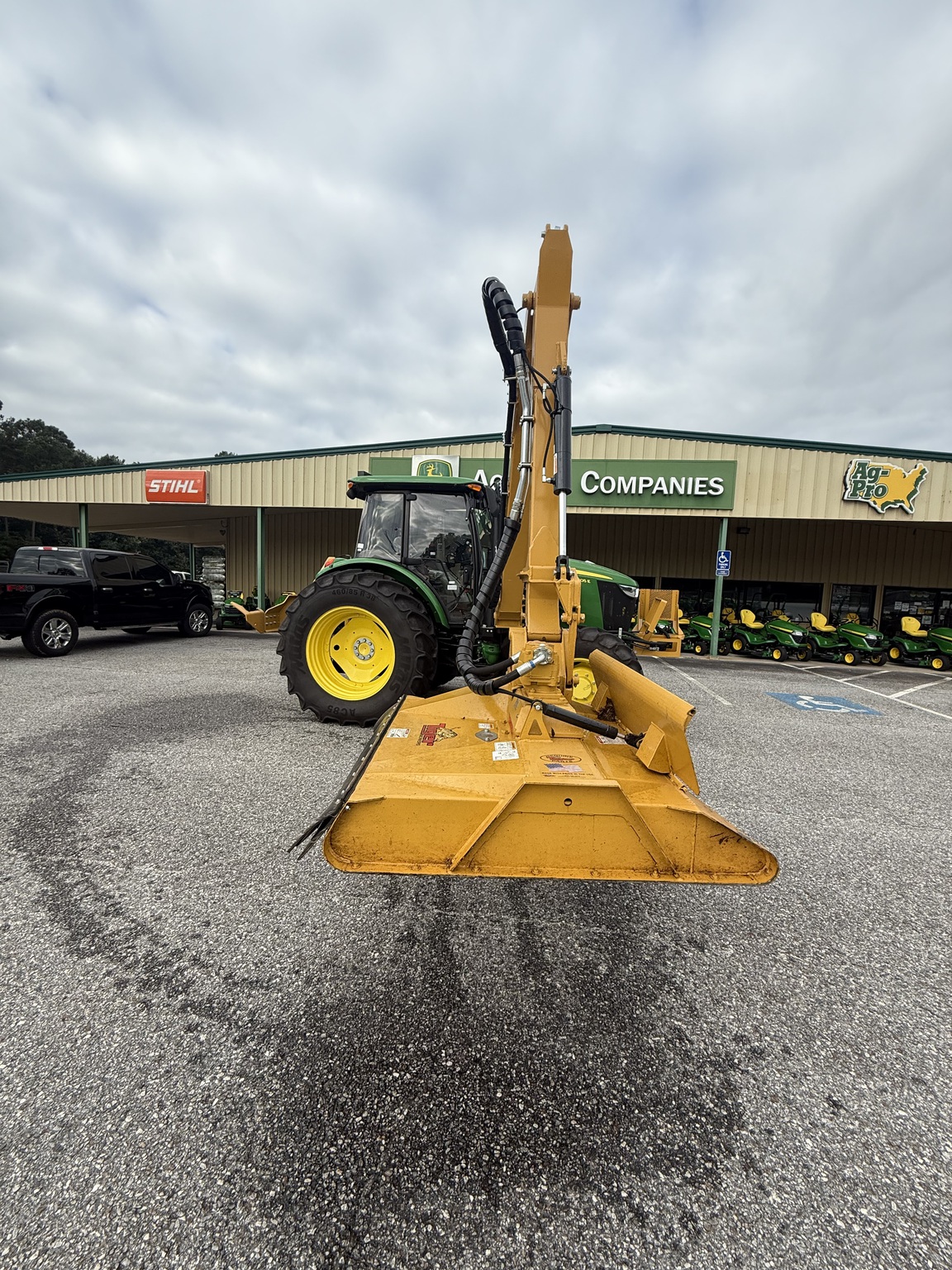 2023 John Deere 6105E Image 4
