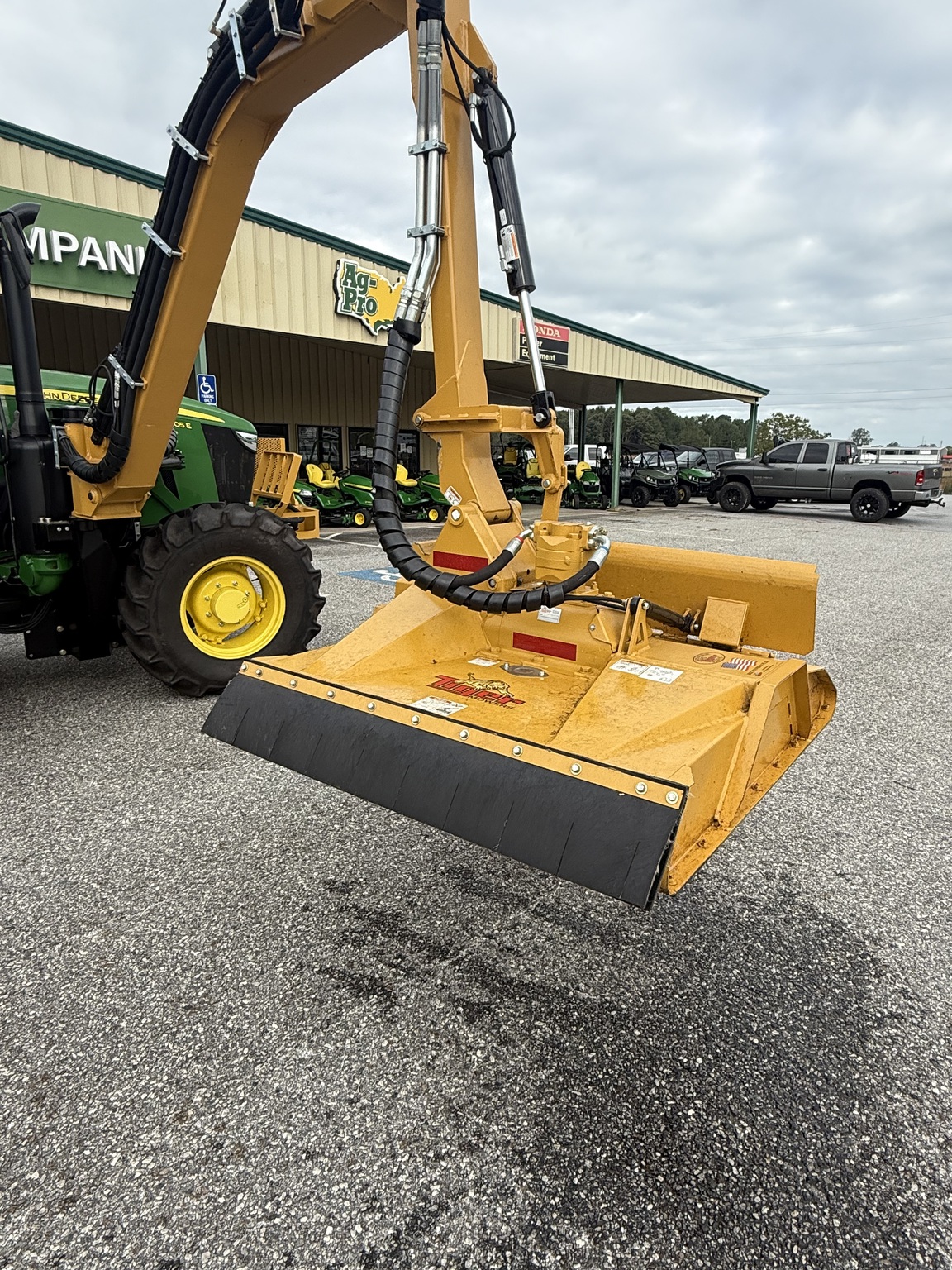 2023 John Deere 6105E Image 6