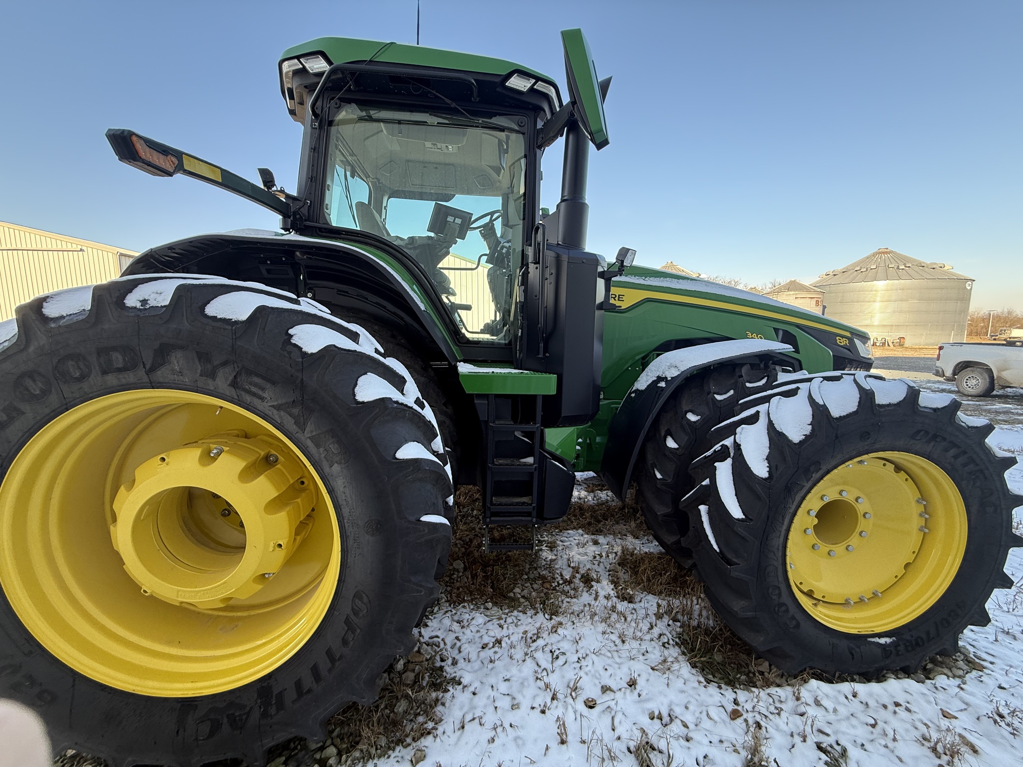  2025 John Deere 8R 340 at Heritage Tractor in Nevada, MO