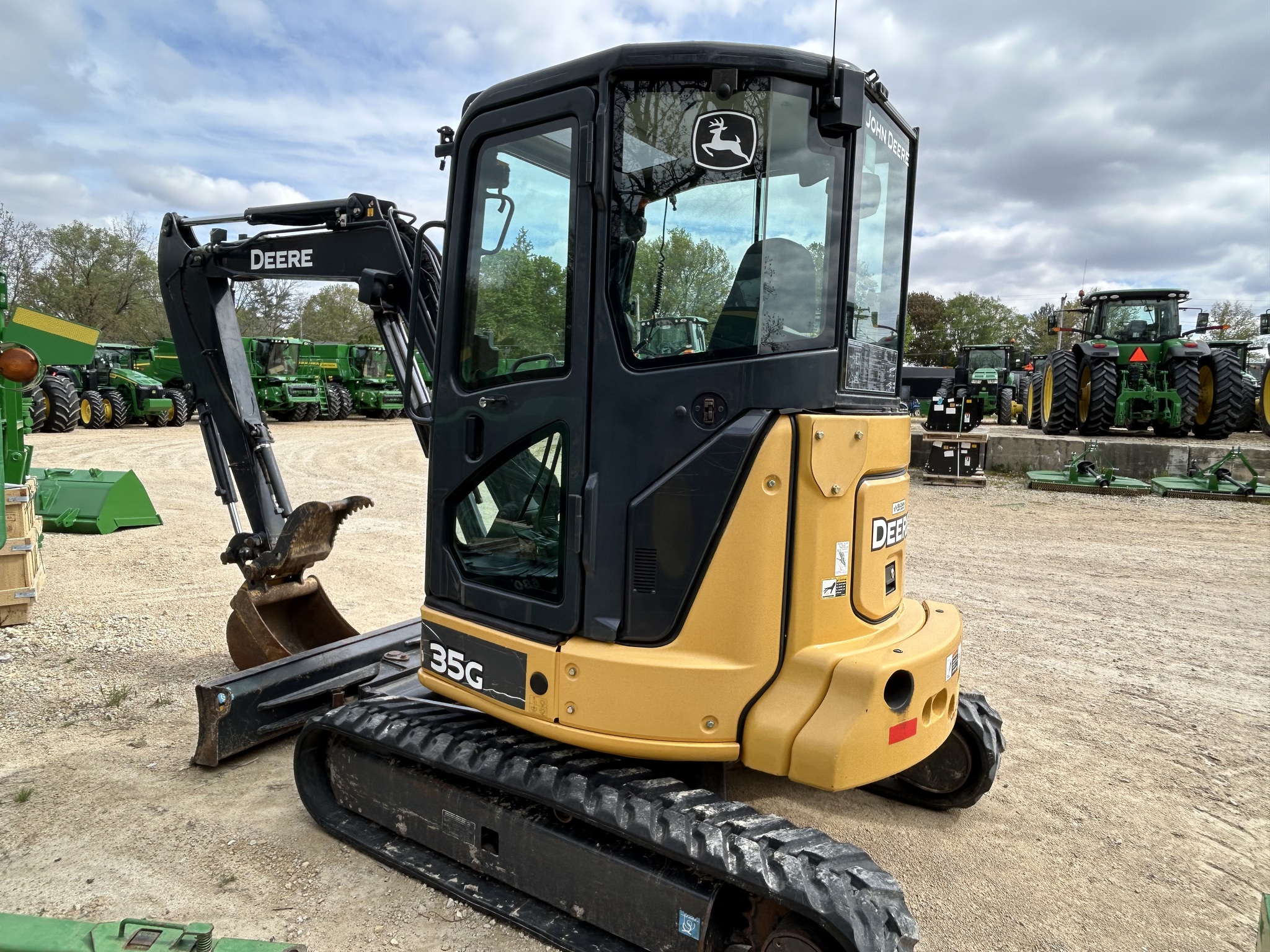  2015 John Deere 35G at Heritage Tractor in Freeport, IL