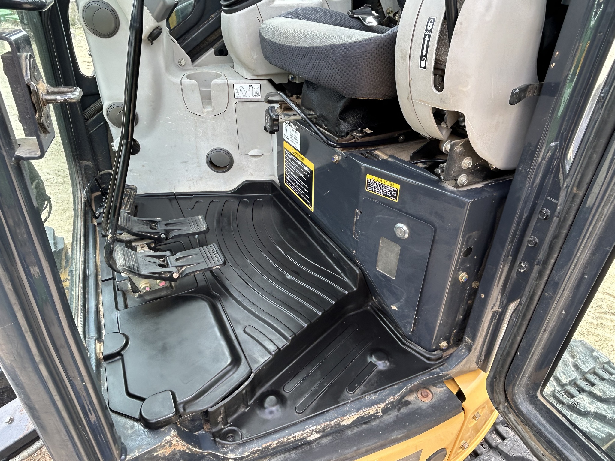  2015 John Deere 35G at Heritage Tractor in Freeport, IL