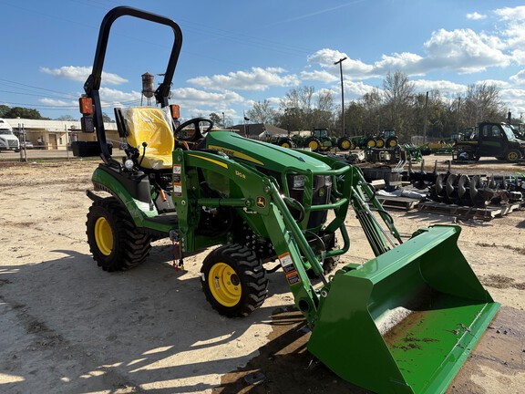 2025 John Deere 1025R Photo 2