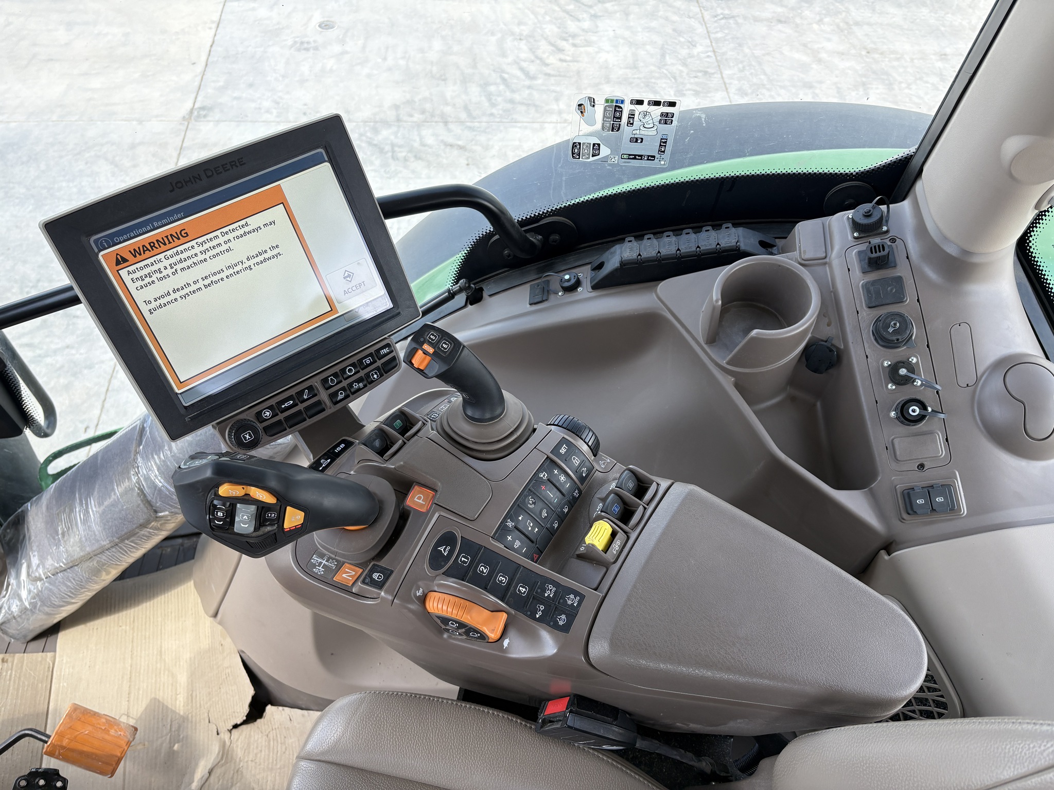 2023 John Deere 6R 175 Image 9