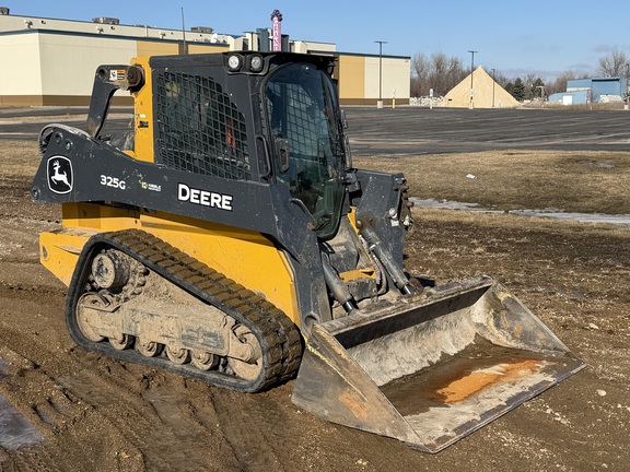  John Deere 325G