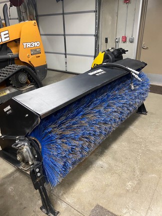 2019 Erskine broom - Photo3