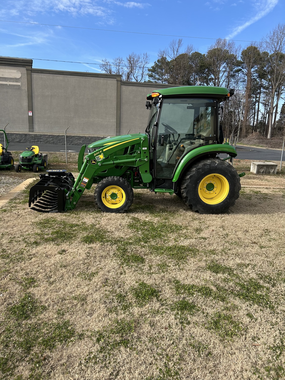 2024 John Deere 3039R Image 2