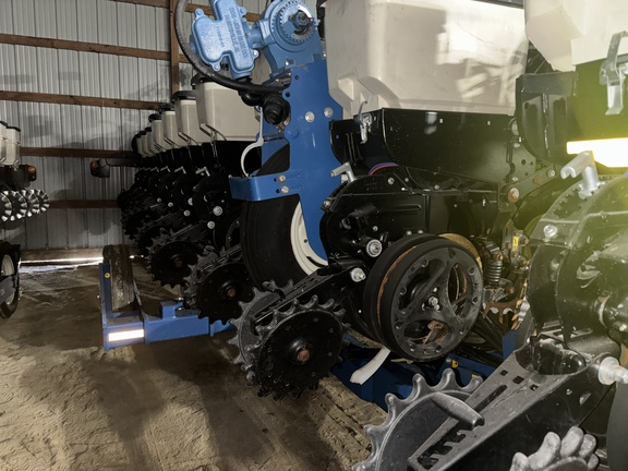 Used 2021 Kinze 3605 Planters: Drawn at Koenig Equipment in Oxford, OH - Photo2