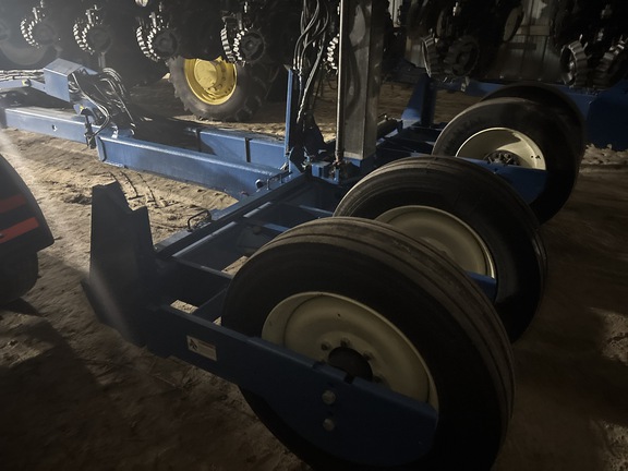 Used 2021 Kinze 3605 Planters: Drawn at Koenig Equipment in Oxford, OH - Photo6