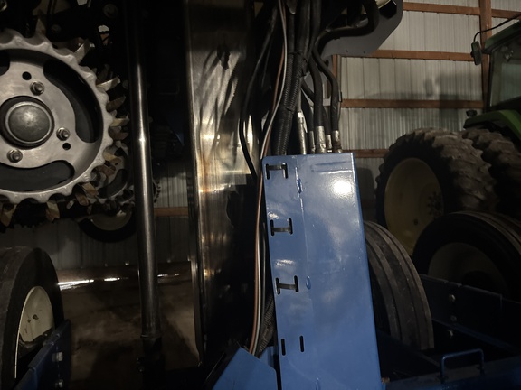 Used 2021 Kinze 3605 Planters: Drawn at Koenig Equipment in Oxford, OH - Photo10