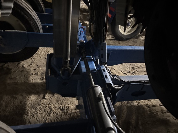 Used 2021 Kinze 3605 Planters: Drawn at Koenig Equipment in Oxford, OH - Photo12