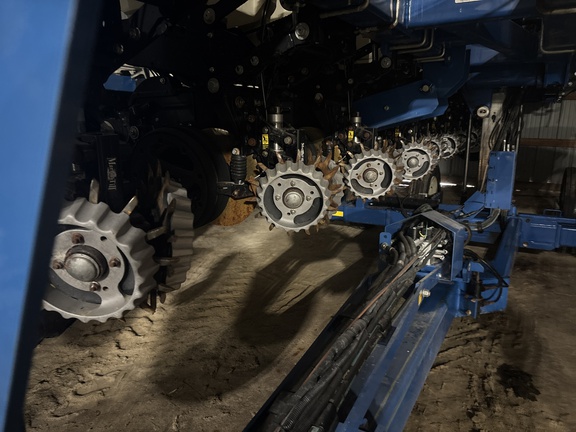 Used 2021 Kinze 3605 Planters: Drawn at Koenig Equipment in Oxford, OH - Photo31