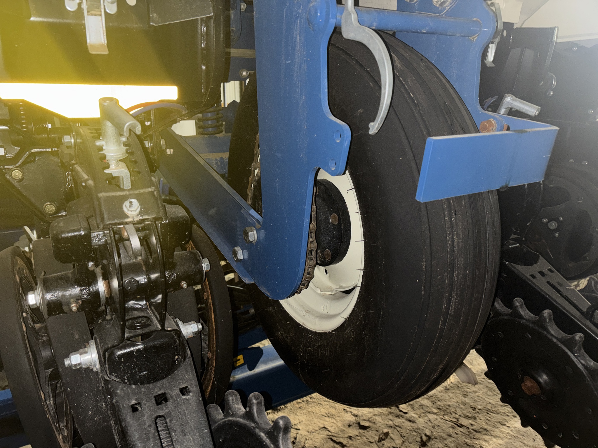 Used 2021 Kinze 3605 Planters: Drawn at Koenig Equipment in Oxford, OH - PhotoXL34