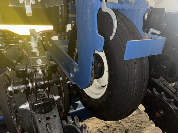 Used 2021 Kinze 3605 Planters: Drawn at Koenig Equipment in Oxford, OH - Photo34