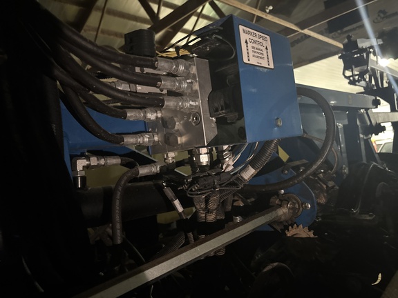 Used 2021 Kinze 3605 Planters: Drawn at Koenig Equipment in Oxford, OH - Photo35