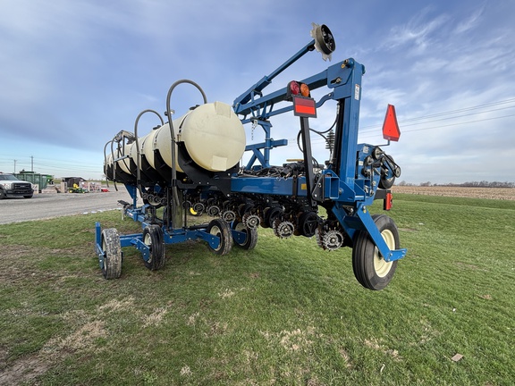Used 2021 Kinze 3605 Planters: Drawn at Koenig Equipment in Oxford, OH - Photo4