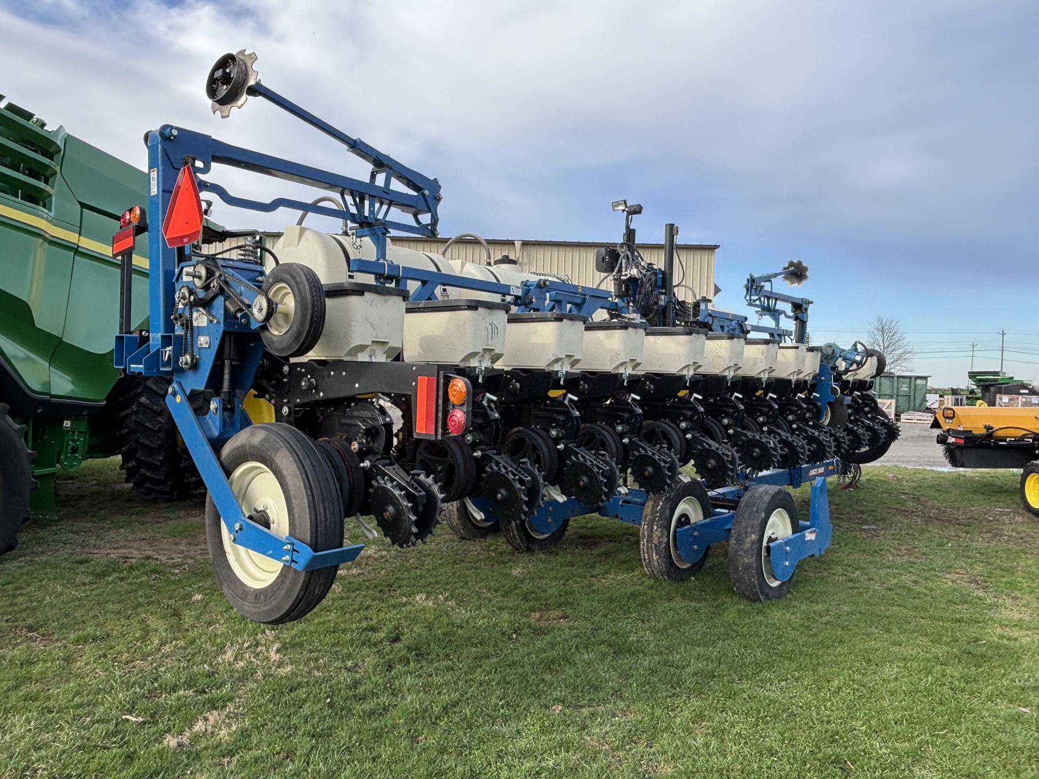 Used 2021 Kinze 3605 Planters: Drawn at Koenig Equipment in Oxford, OH - PhotoXL2