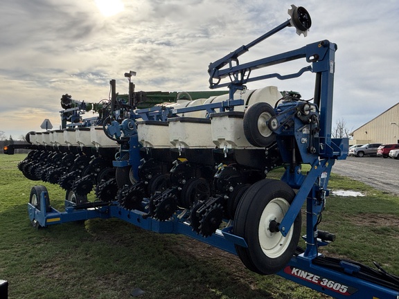 Used 2021 Kinze 3605 Planters: Drawn at Koenig Equipment in Oxford, OH - Photo6