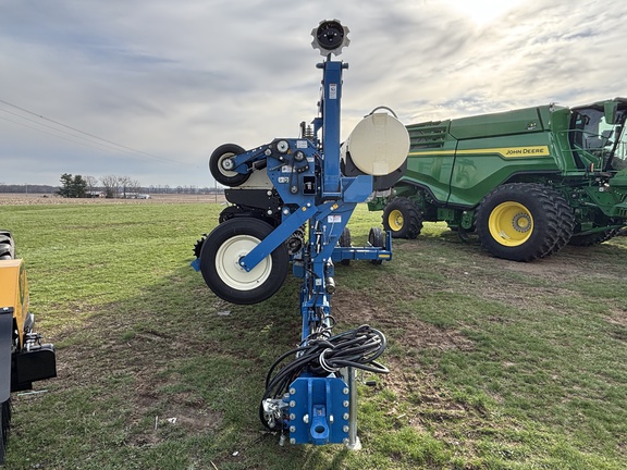 Used 2021 Kinze 3605 Planters: Drawn at Koenig Equipment in Oxford, OH - Photo7