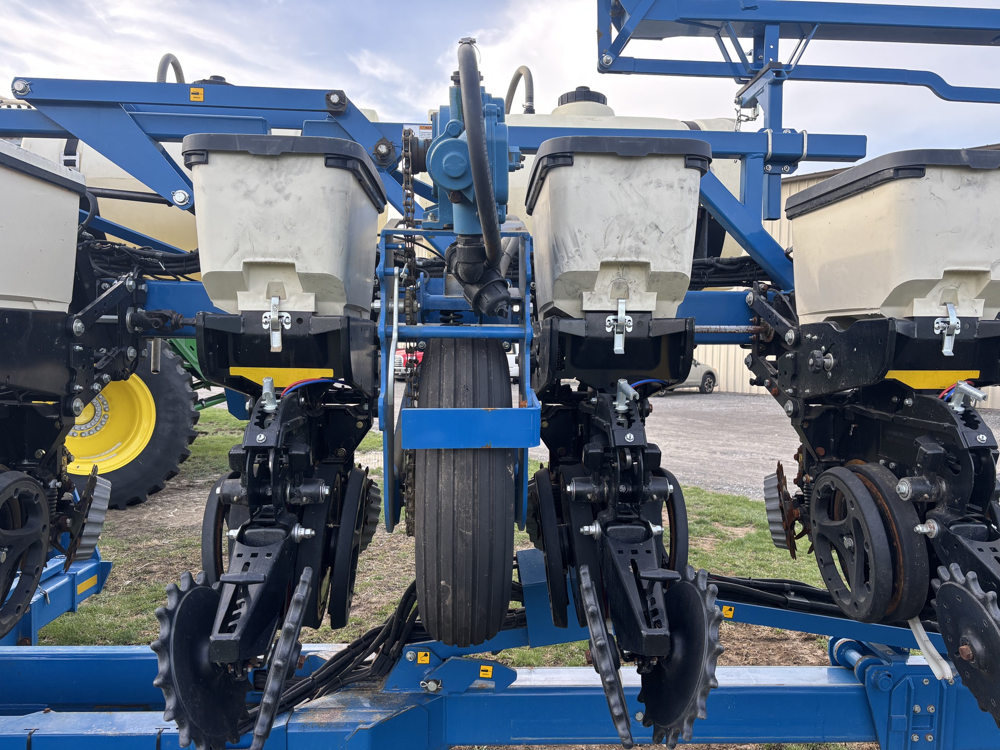 Used 2021 Kinze 3605 Planters: Drawn at Koenig Equipment in Oxford, OH - PhotoXL16