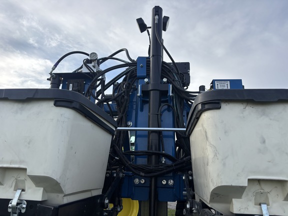 Used 2021 Kinze 3605 Planters: Drawn at Koenig Equipment in Oxford, OH - Photo21