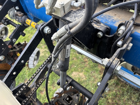 Used 2021 Kinze 3605 Planters: Drawn at Koenig Equipment in Oxford, OH - Photo15