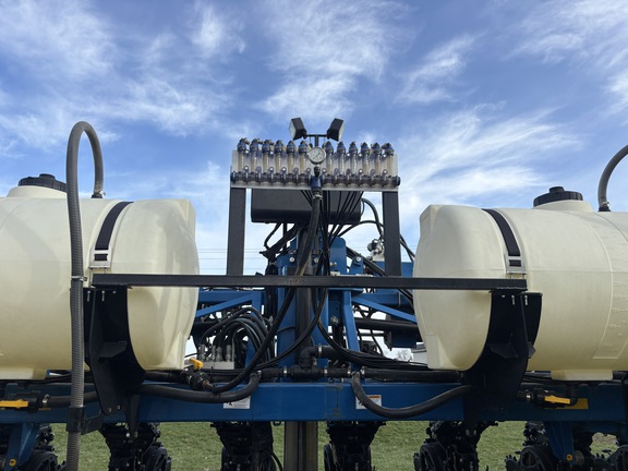 Used 2021 Kinze 3605 Planters: Drawn at Koenig Equipment in Oxford, OH - Photo18