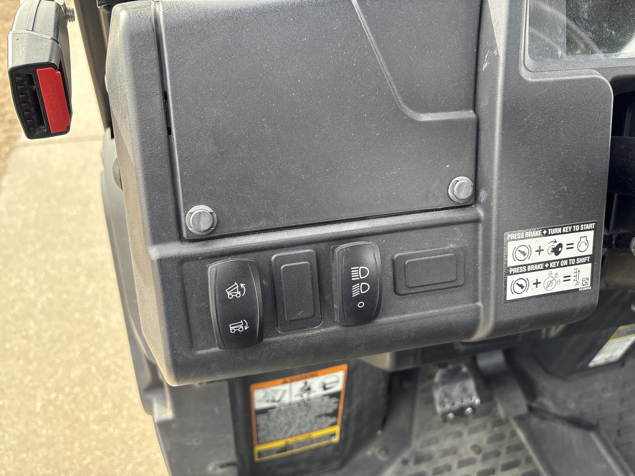  2023 John Deere XUV 835M at Heritage Tractor in Geneseo, IL