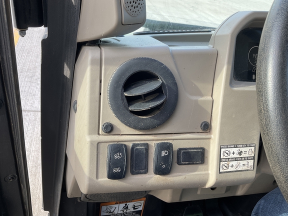 2023 John Deere XUV 835R - Photo15