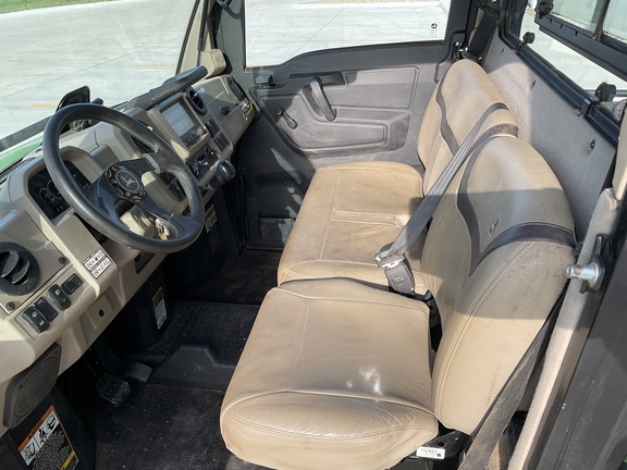 2023 John Deere XUV 835R - Photo12
