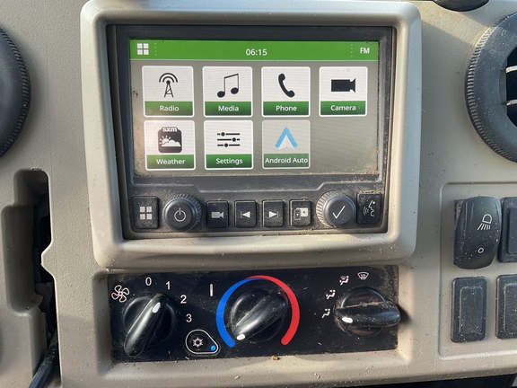 2023 John Deere XUV 835R - Photo17