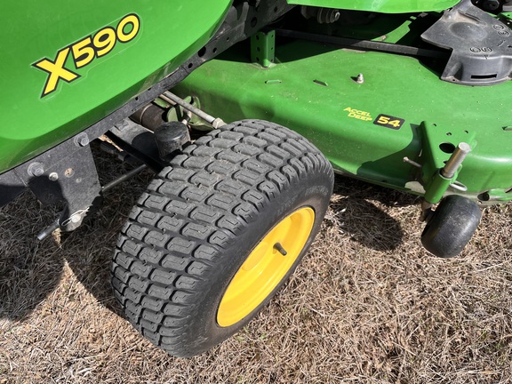 2024 John Deere X590 - Photo10