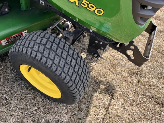 2024 John Deere X590 - Photo12
