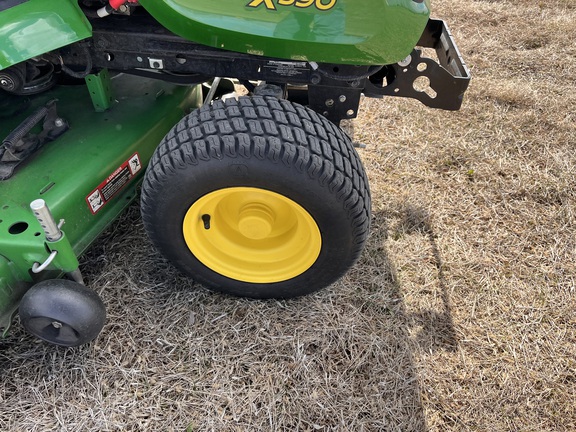 2024 John Deere X590 - Photo11