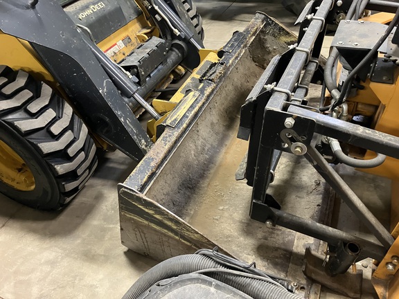 2011 John Deere 326D - Photo9