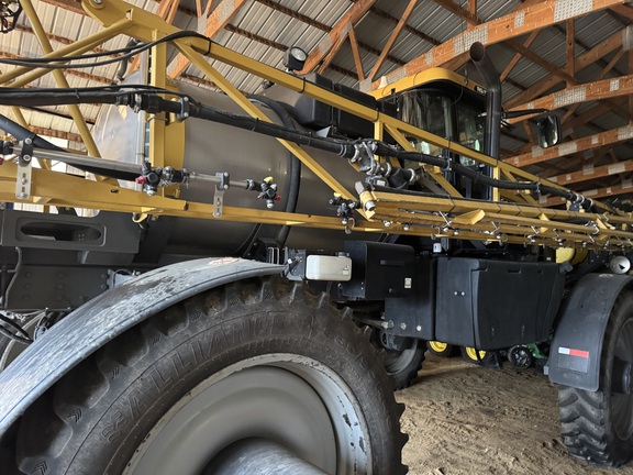 2014 RoGator RG900 - Photo19