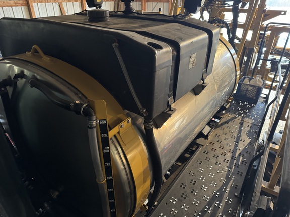 2014 RoGator RG900 - Photo11