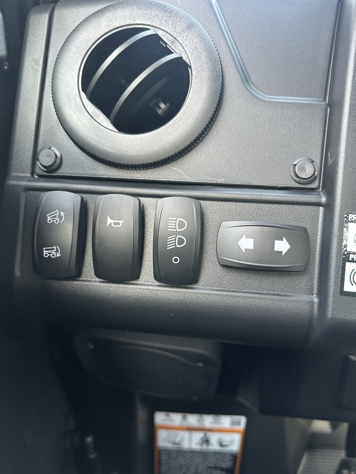 2026 John Deere XUV 845M HVAC Cab Image 12