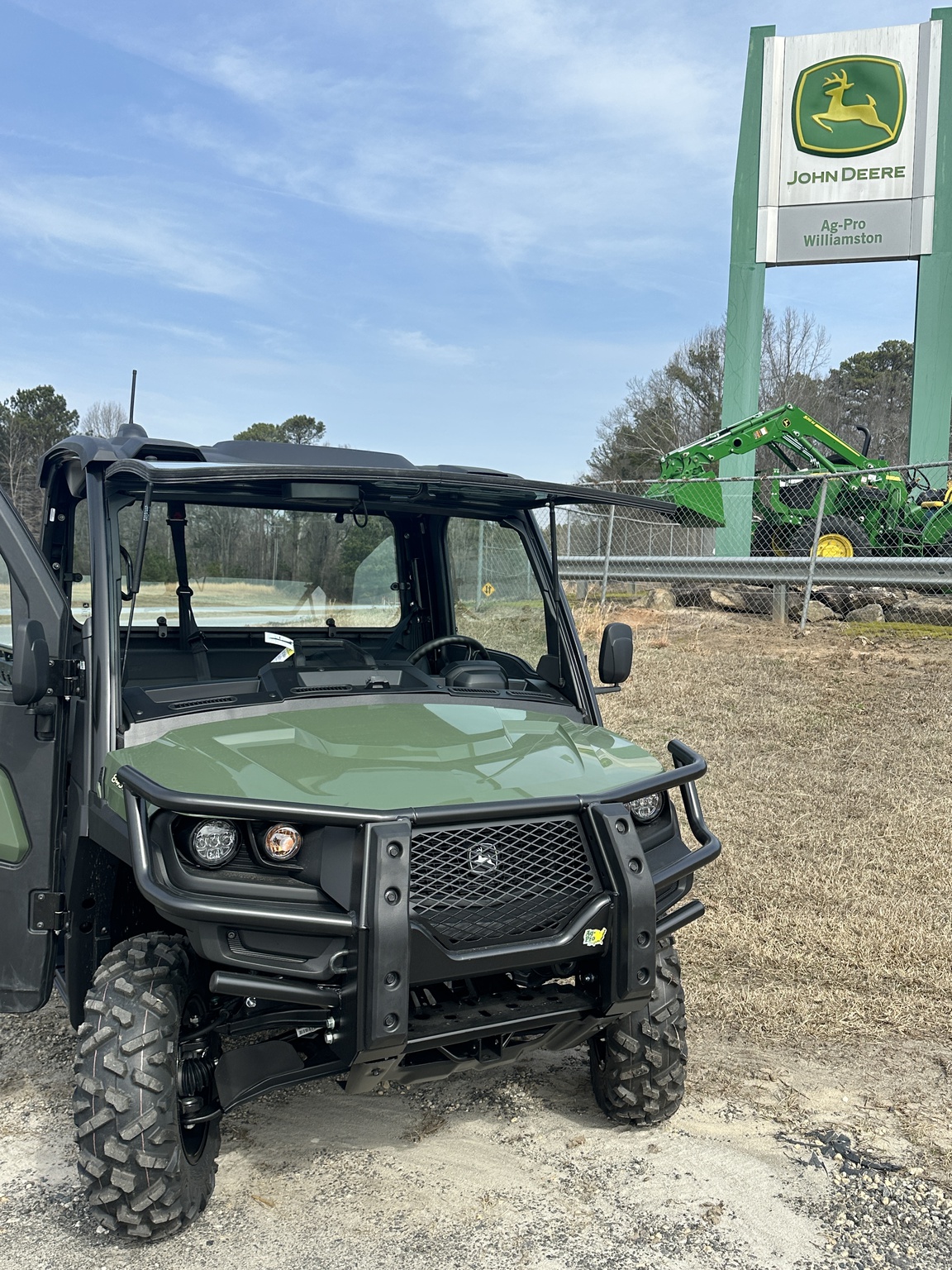 2026 John Deere XUV 845M HVAC Cab Image 2