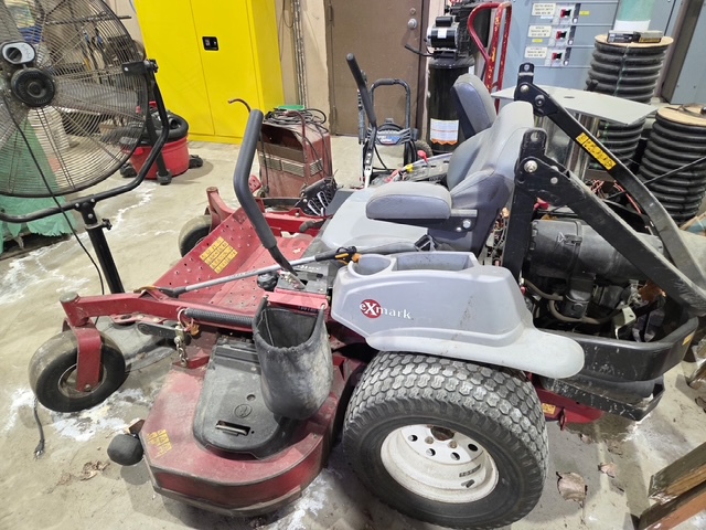 2016 Exmark LZE742GKC Image 2